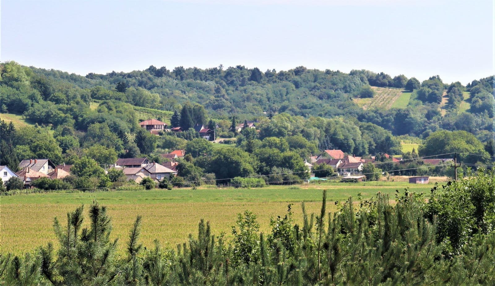 Csörnyeföld, Hungary